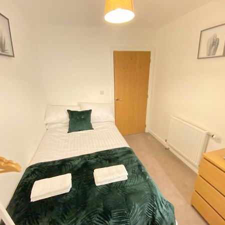 3 Bedrooms Double Or Single Beds, 2 Parking Spaces! Wifi & Smart Tv'S, Balcony 포츠머스 외부 사진