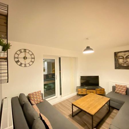 3 Bedrooms Double Or Single Beds, 2 Parking Spaces! Wifi & Smart Tv'S, Balcony 포츠머스 외부 사진
