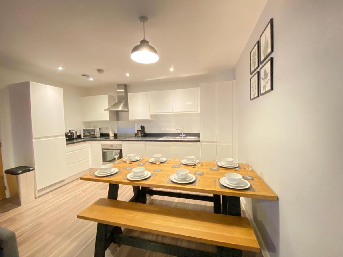 3 Bedrooms Double Or Single Beds, 2 Parking Spaces! Wifi & Smart Tv'S, Balcony 포츠머스 외부 사진