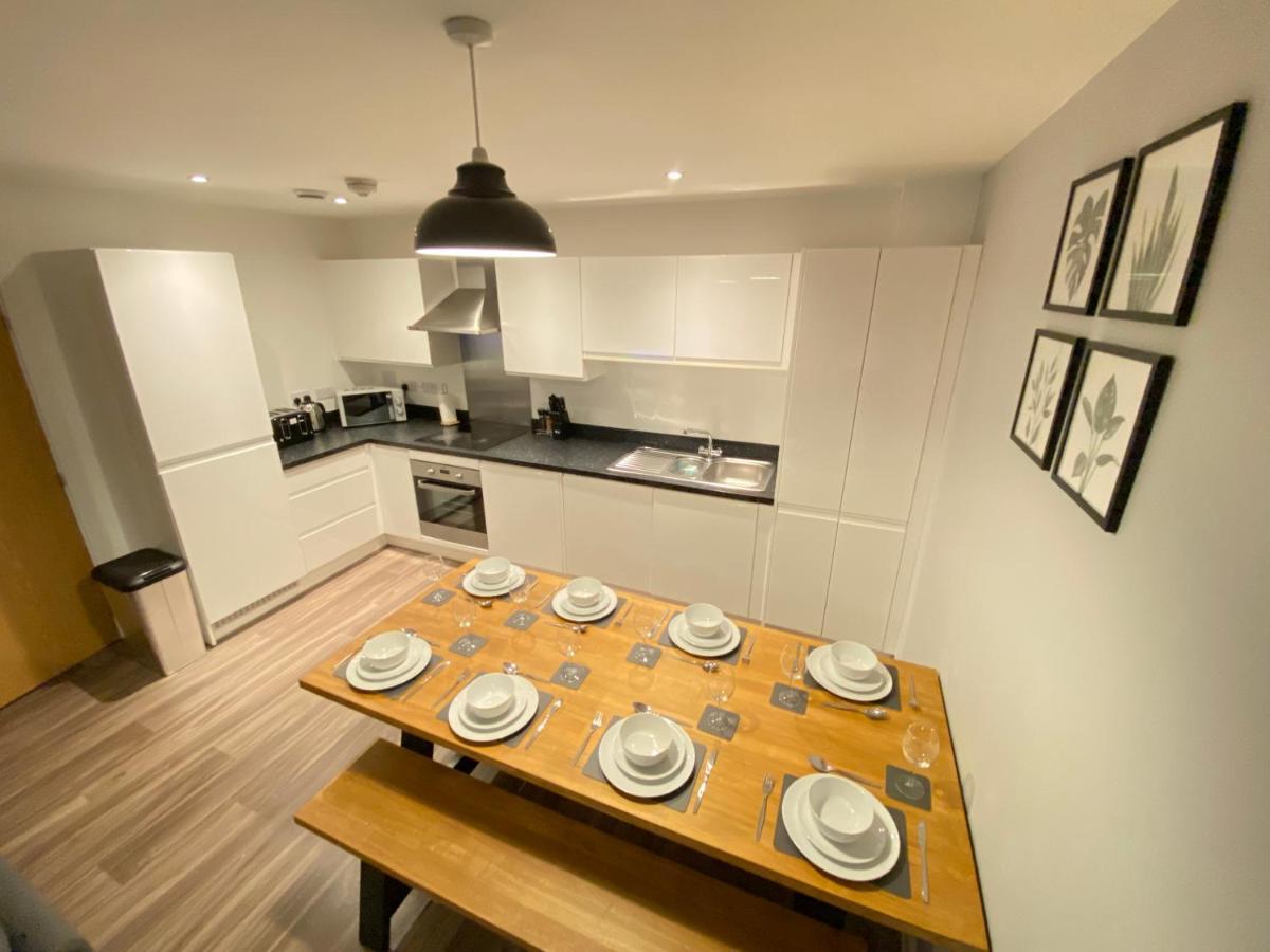 3 Bedrooms Double Or Single Beds, 2 Parking Spaces! Wifi & Smart Tv'S, Balcony 포츠머스 외부 사진