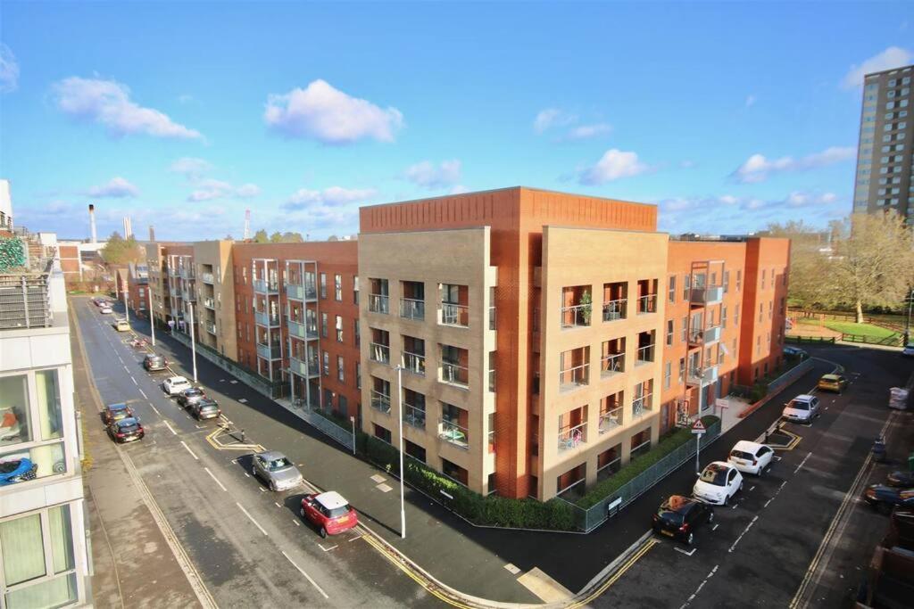 3 Bedrooms Double Or Single Beds, 2 Parking Spaces! Wifi & Smart Tv'S, Balcony 포츠머스 외부 사진