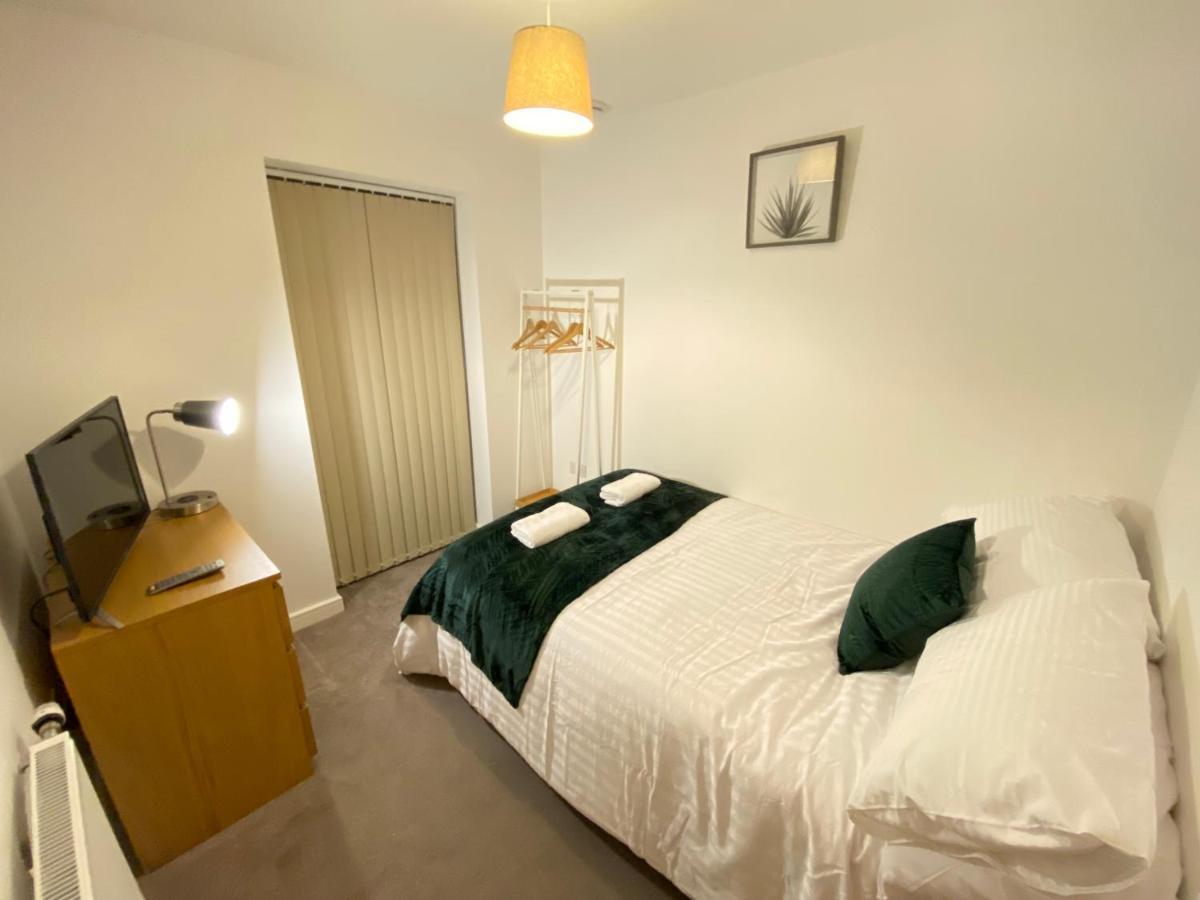 3 Bedrooms Double Or Single Beds, 2 Parking Spaces! Wifi & Smart Tv'S, Balcony 포츠머스 외부 사진